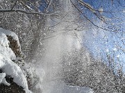 32 E ci godiamo la neve cadere in testa 